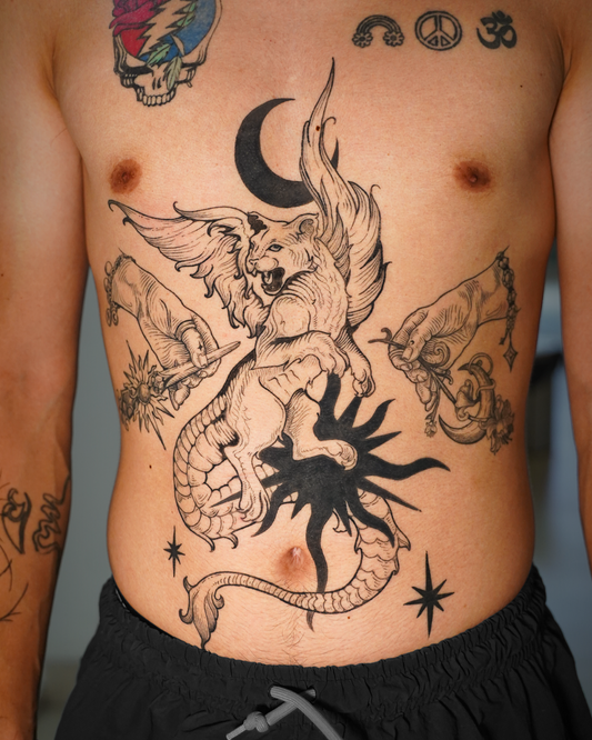 Dani Gil en la Lima Tattoo Convention 2025: tatuaje blackwork con identidad andina y estilo grabado