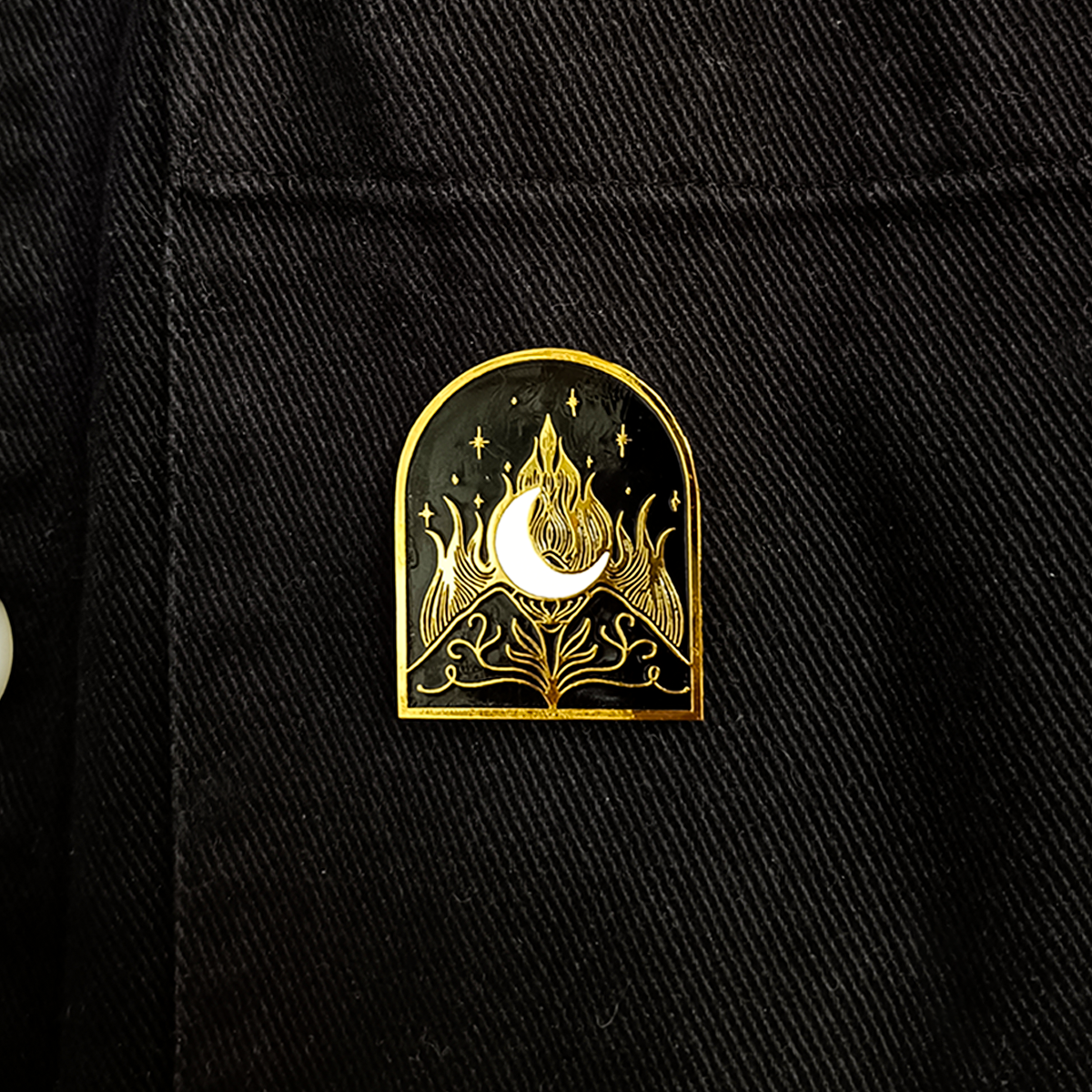 Pin Dorado Sol